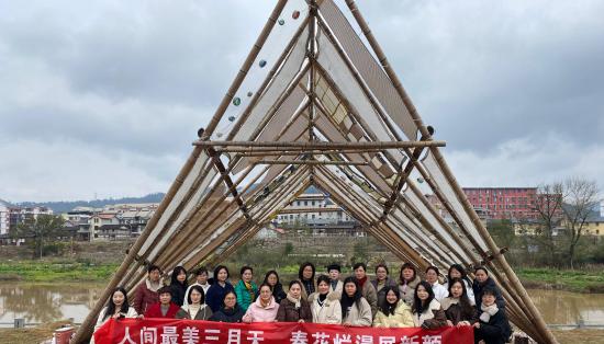 人間最美三月天，春花爛漫展新顏 市數(shù)據(jù)集團(tuán)工會(huì)開(kāi)展“3.8婦女節(jié)”主題DIY活動(dòng)